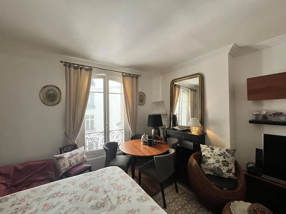 Beautiful & Central Apartment Near Champs-Elysees باريس فرنسا