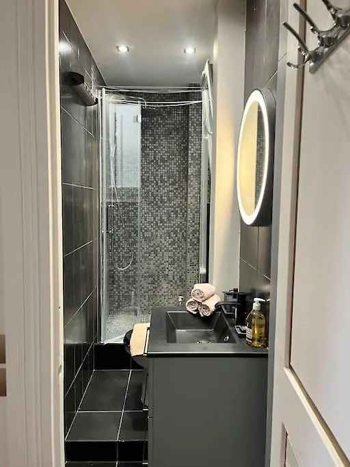 Beautiful & Central Apartment Near Champs-Elysees باريس