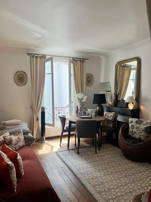 Beautiful & Central Apartment Near Champs-Elysees Paris