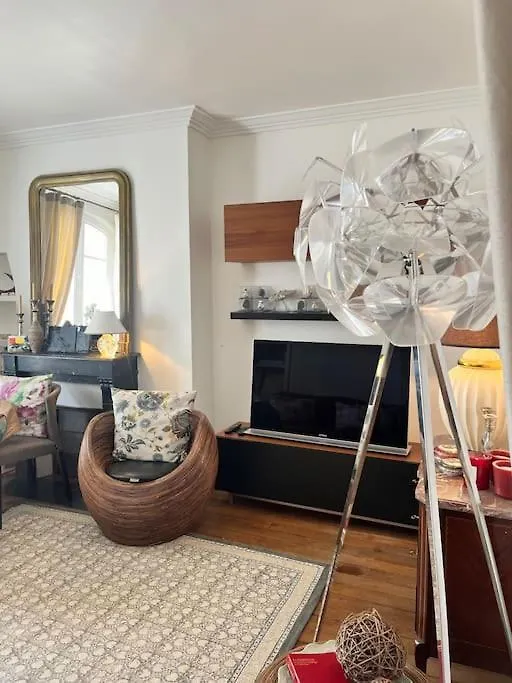Beautiful & Central Apartment Near Champs-Elysees Paris