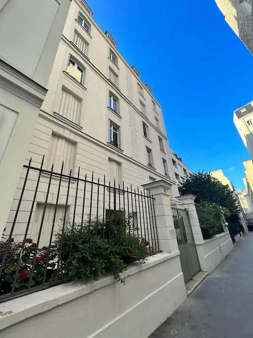 Beautiful & Central Apartment Near Champs-Elysees Paris