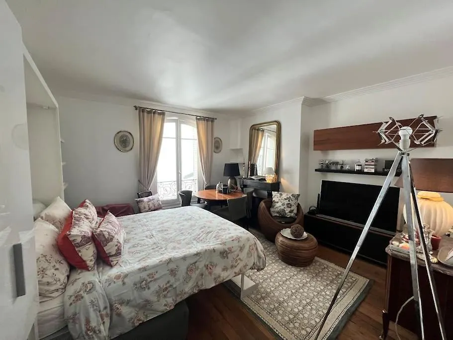 Beautiful & Central Apartment Near Champs-Elysees Paris 0*,  France